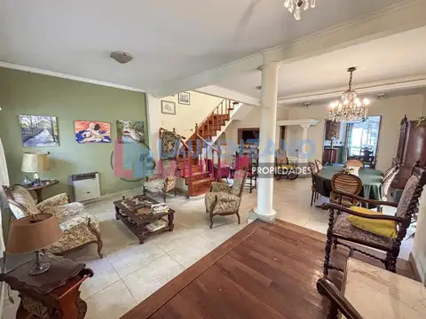 CASA 6 AMBIENTES, C/ COCHERA, DEPENDENCIA, TERRAZA Y PLAYROOM - AGRONOMIA