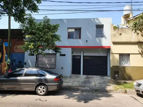 4 Ambientes con cochera y patio