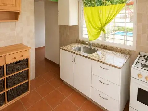 Casa 4 ambientes con 1 baño