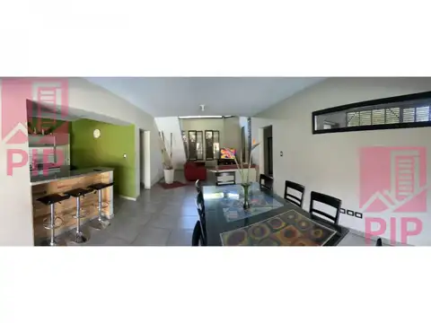 Casa 5 ambientes con 4 baños