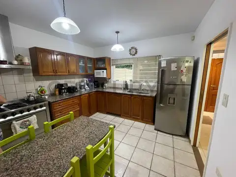 Casa 7 ambientes con 3 baños