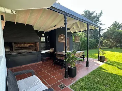 Casa 6 ambientes con 3 baños
