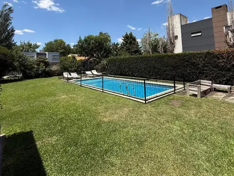 Casa en Venta con 6 cocheras