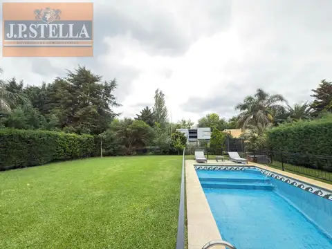 Excelente Casa 6 Amb c/ Pileta 285 m² s/ lote 850 m² - Barrio San Patricio - Moreno