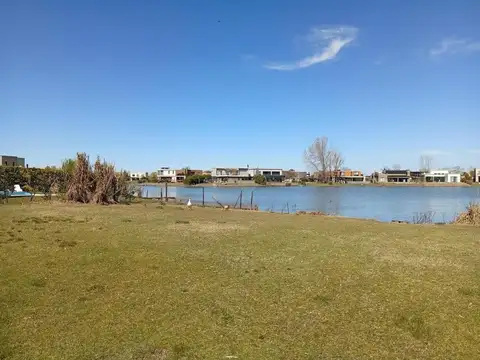 Venta de Lote de Terreno de 832 m²