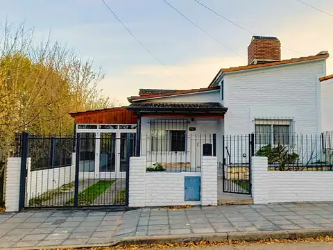 Casa + Depto a 50 metros del río, con gas natural. B° Centro, Santa Rosa de Calamuchita. Cód (1306)