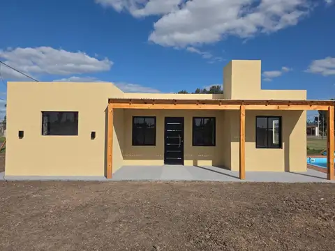 Casa 3 ambientes con 1 baño