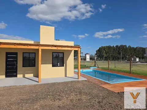 Casa en venta - 2 Dormitorios 1 Baño - La Plata