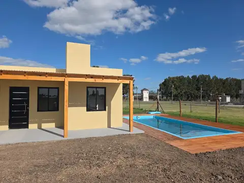 Casa en venta - 2 Dormitorios 1 Baño - La Plata