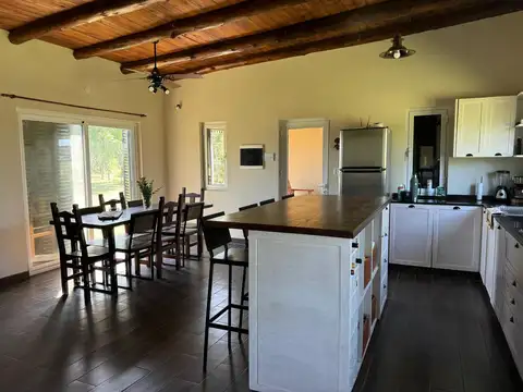 Casa en Venta con 3 cocheras