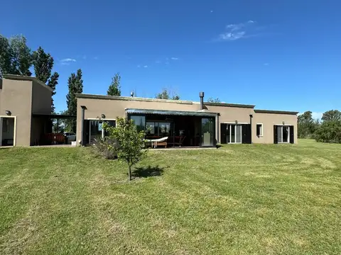 Casa  en  venta en una planta ESTANCIA LAS LILAS,  LUJAN