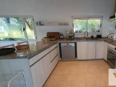 Casa 5 ambientes con 3 baños