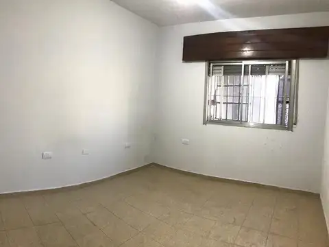 Depto Tipo Casa en Alquiler en San Antonio de Padua, $ 600.000