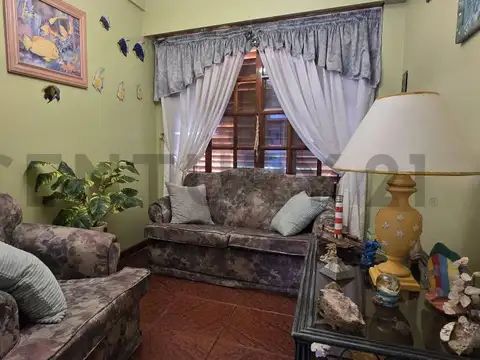 Casa 5 ambientes con 1 baño