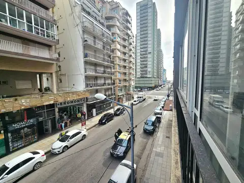 Venta Departamento 2 Amb al Frente con Balcón Saliente, Invertido – Zona Centro – Mar del Plata