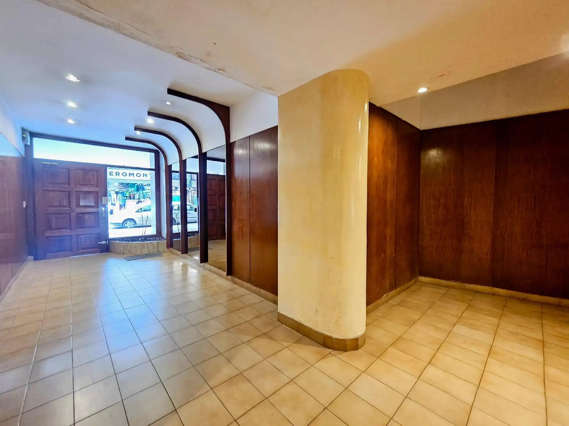 Depto 2 amb, 38m² con balcón — Centro