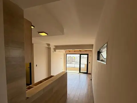 Venta 4 amb con balcón aterrazado y terraza propia