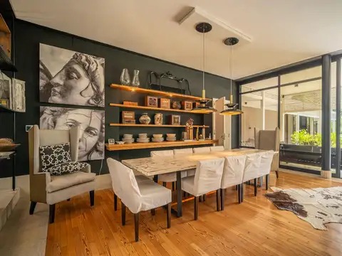 Casa en Venta con 2 cocheras