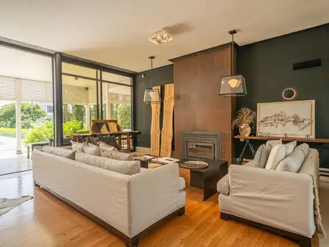 Casa 7 ambientes con 4 baños