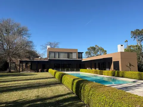 Casa en Venta 7 Ambientes en Los Cerrillos - Manzanares