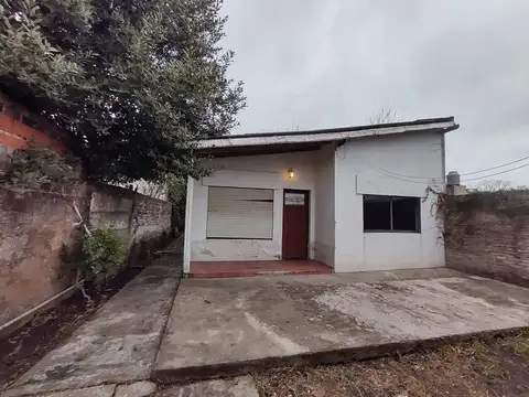 Casa 5 ambientes con 2 baños