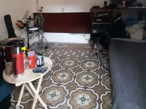 SE VENDE CASA DE 4 DORM EN B° ALBERDI -  APTO CREDITO