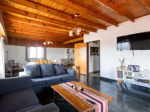 Depto Tipo Casa en Venta de 5 ambientes