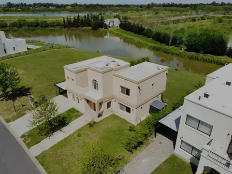 Hermosa Casa a la laguna – El Cantón, Puerto