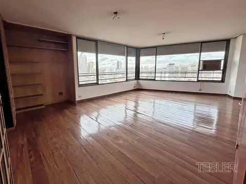 Piso muy alto con excelente luz y vista A refaccionar 3 dormitorios Cochera fija Palermo