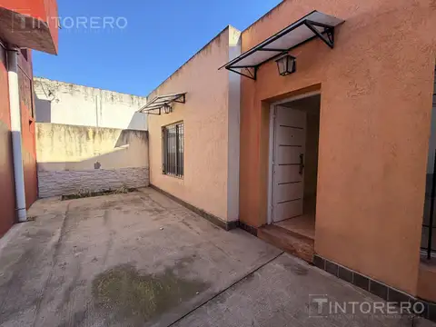 Depto Tipo Casa en Alquiler en Moron, $ 670.000