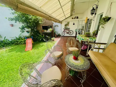 Amplio PH con cochera y fondo libre en venta Ramos Mejía