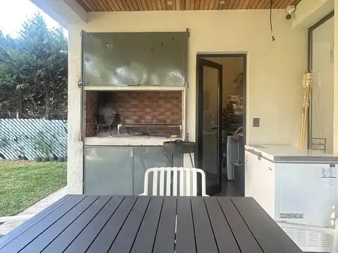 Casa 4 ambientes con 4 baños