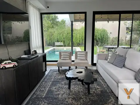 Casa en venta - 3 Dormitorios 5 Baños - Malvinas Argentinas