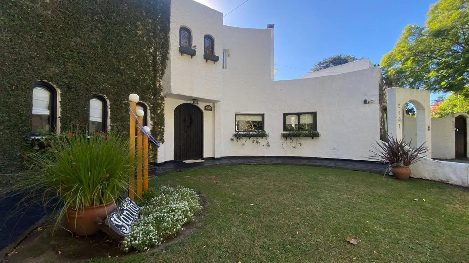Casa 4 amb, 256m² con pileta y depto 2 amb — Montemar