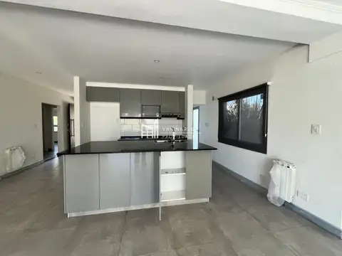 Casa en venta de 4 dormitorios en Puertos del Lago - Vistas