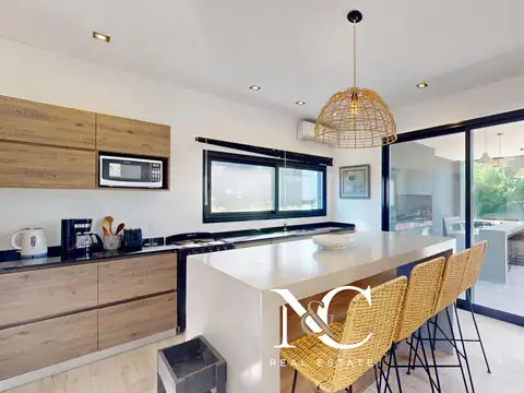 Casa 5 ambientes con 3 baños