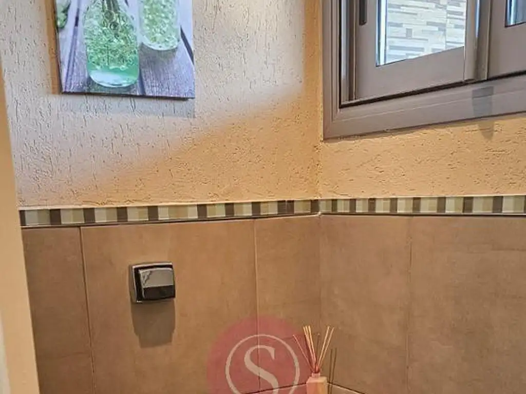 Casa - 144  m² Cubierta | 3 dormitorios | 12 años | 2 baños | 4 ambientes | 3 cocheras