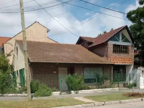 Casa en venta - 5 Dormitorios 3 Baños - 189,63 - Quilmes Oeste