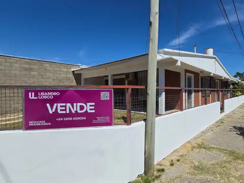 CASA EN ESQUINA SOBRE AVENIDA URUGUAY - CHAJARI E.R