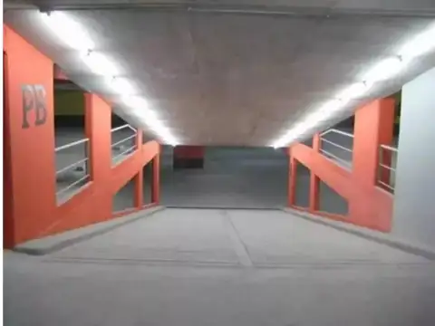 Se Vende Hermosa Cochera En Chacarita.