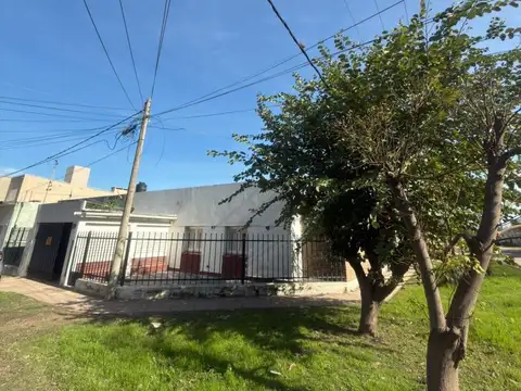 Casa en Venta en Barrio Don Bosco , 2 dormitorios, cochera y patio seco