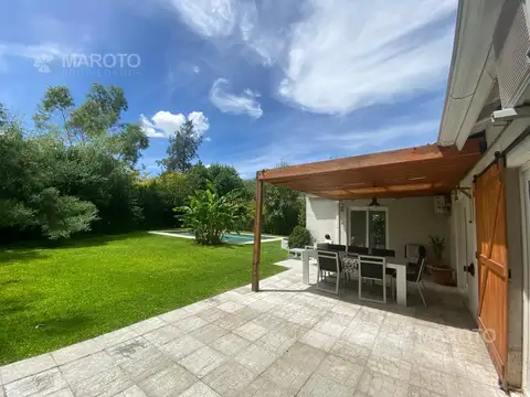 Casa en Venta con 2 cocheras
