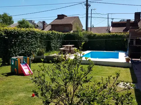 Casa en Venta con 2 cocheras