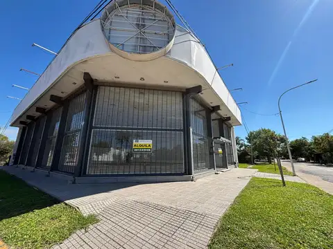 Espectacular Local comercial - Roldan