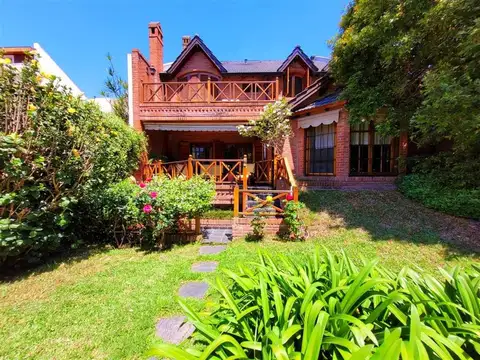 Casa 7 ambientes con 4 baños