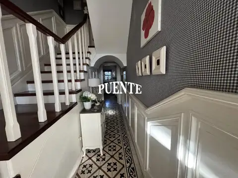 Casa en Venta con 3 cocheras