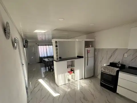 Casa 3 ambientes con 2 baños