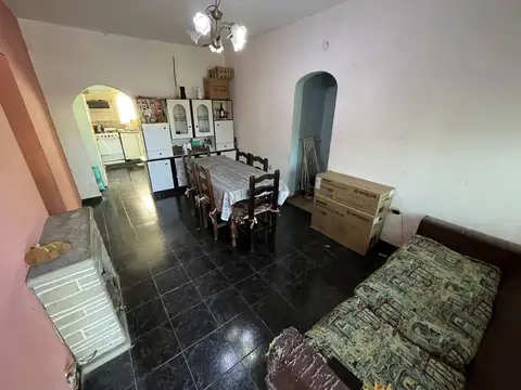 Casa 4 ambientes con 1 baño