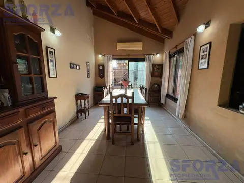 Casa 5 ambientes con 2 baños