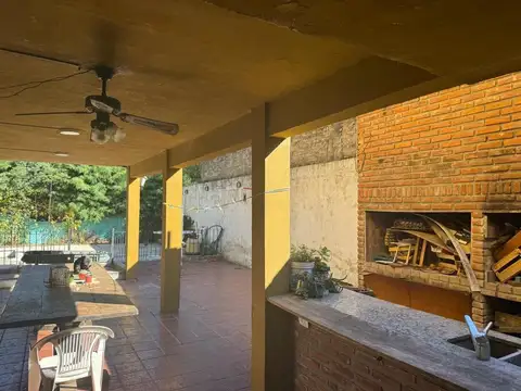 Casa 5 ambientes con 3 baños